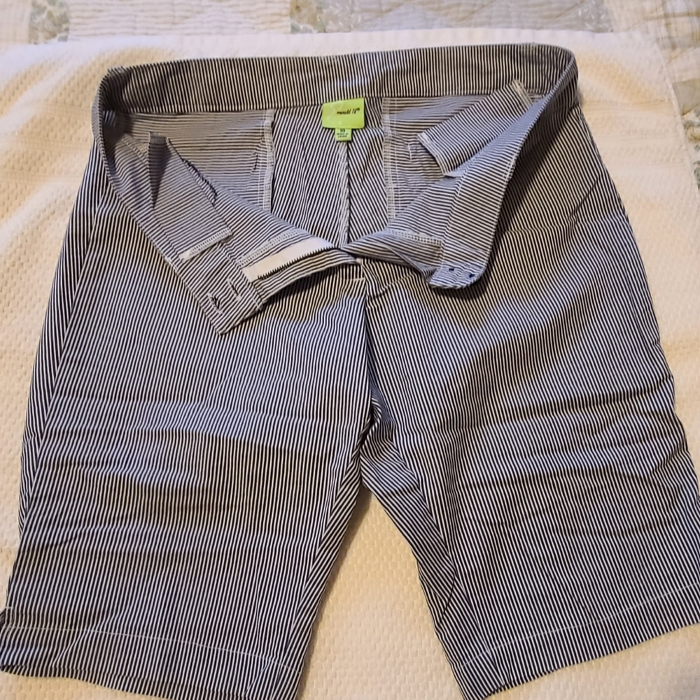 Ladies Emerald 18 Golf Shorts